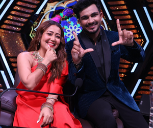 Neha Kakkar grooves with ‘Gulabi Sadi’ hitmaker Sanju Rathod on ‘Superstar Singer 3’