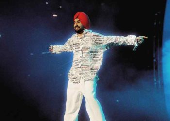 Punjabi Actor and Singer Diljit Dosanjh’s Mumbai Concert Seen Grooving Bollywood Celebrities