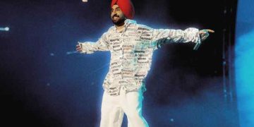 Punjabi Actor and Singer Diljit Dosanjh’s Mumbai Concert Seen Grooving Bollywood Celebrities