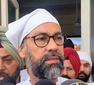 AAP Candidate Pawan Kumar Tinu paid obeisance at Darbar Sahib