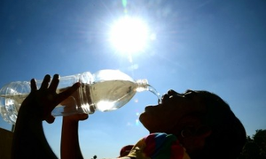 Schools shut, hospitals on alert as Pakistan sizzles at 50 degrees