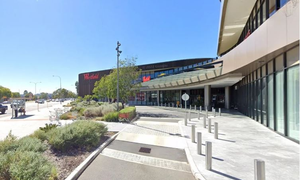 Man injured after knife fight at Australian shopping centre