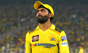 Alert, Alert, Alert.. Ravindra Jadeja given out for obstructing the field