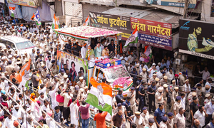 Cong wave in Haryana, says Priyanka Gandhi at roadshow in Sirsa