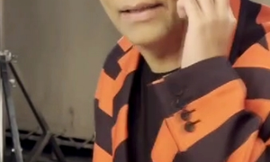 SRK gets friendship ultimatum from Karan Johar in leaked clip