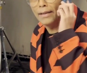 SRK gets friendship ultimatum from Karan Johar in leaked clip