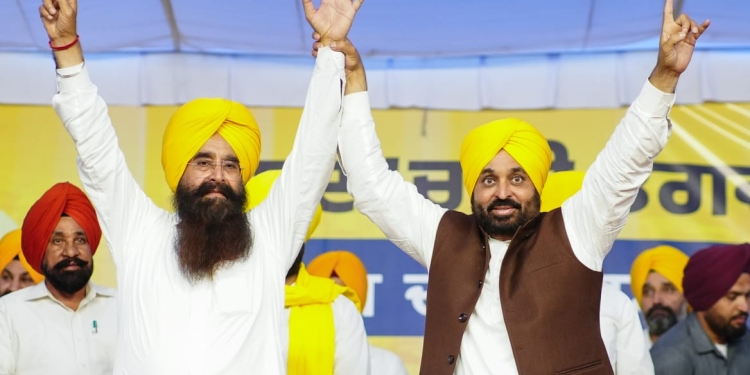Bhagwant Mann tore into Badals and Captain in Bathinda, appealed to people to vote for a sincere leader Gurmeet Khuddian
