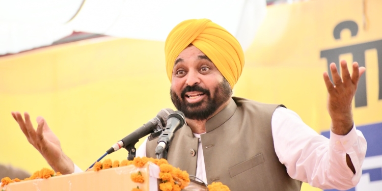 AAP gives a jolt to Akali Dal in Amritsar