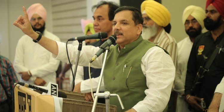 Amit Shah should read the history of Punjab, when the people of Punjab did not bow down to Nadir Shah, then who is Amit Shah – Sanjay Singh