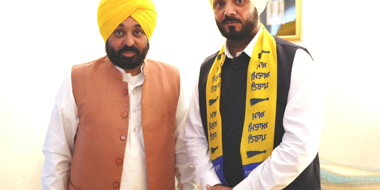 Former BJP MLA Sukhpal Singh Nannu joins AAP, gives a boost to the party in Ferozepur