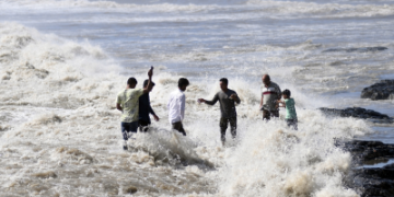 BMC-IMD alert: High swell spring-tide waves to hit Mumbai in next 36 hrs