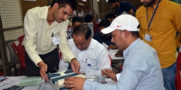 With Cong & BJP locked in direct contest in Himachal, vote count begins