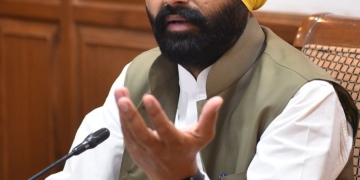 Laljit Singh Bhullar warns government and private bus drivers/conductors to stop harassing passengers at once