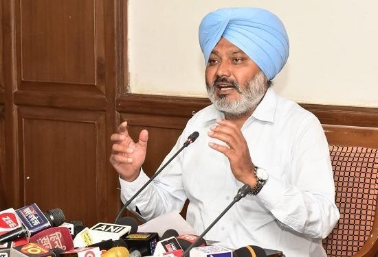 Bajwa only needs to climb 12 stairs to be in the BJP: AAP