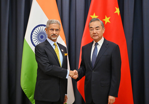 EAM Jaishankar meets Chinese counterpart, says LAC must be respected 