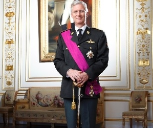 Belgian King Philippe appoints Bart De Wever to form government