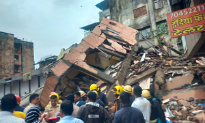 BREAKING NEWS: 2 rescued, 24 people have narrow escape as Navi Mumbai building collapses