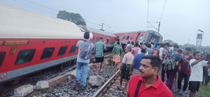 BREAKING NEWS: Howrah-CSMT Express train derails in Jharkhand, two dead