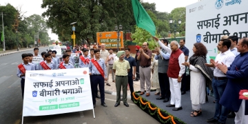 Governor flags off “स्वच्छता मार्च” under ‘Safai Apnao, Bimaari Bhagao’ initiative under SBM-U 2.0