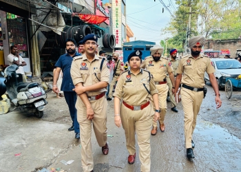 DIG Nilambri Jagdale Leads Cordon and Search Operation in Balongi Area