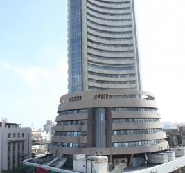 LATEST NEWS: Sensex trades flat ahead of Union Budget