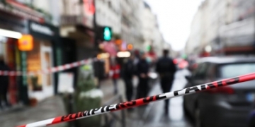 INTERNATIONAL NEWS: Policeman injured in knife attack in Paris