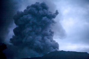 INTERNATIONAL NEWS: Volcano erupts in Russia after 7.0 magnitude earthquake
