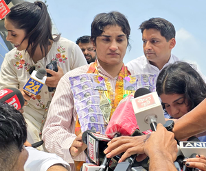 SPORTS NEWS: Vinesh Phogat receives emotional homecoming after Paris Olympics heartbreak
