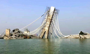 BIG NEWS: Section of Bihar’s under construction Sultanganj-Aguwani Ghat bridge falls into Ganga yet again