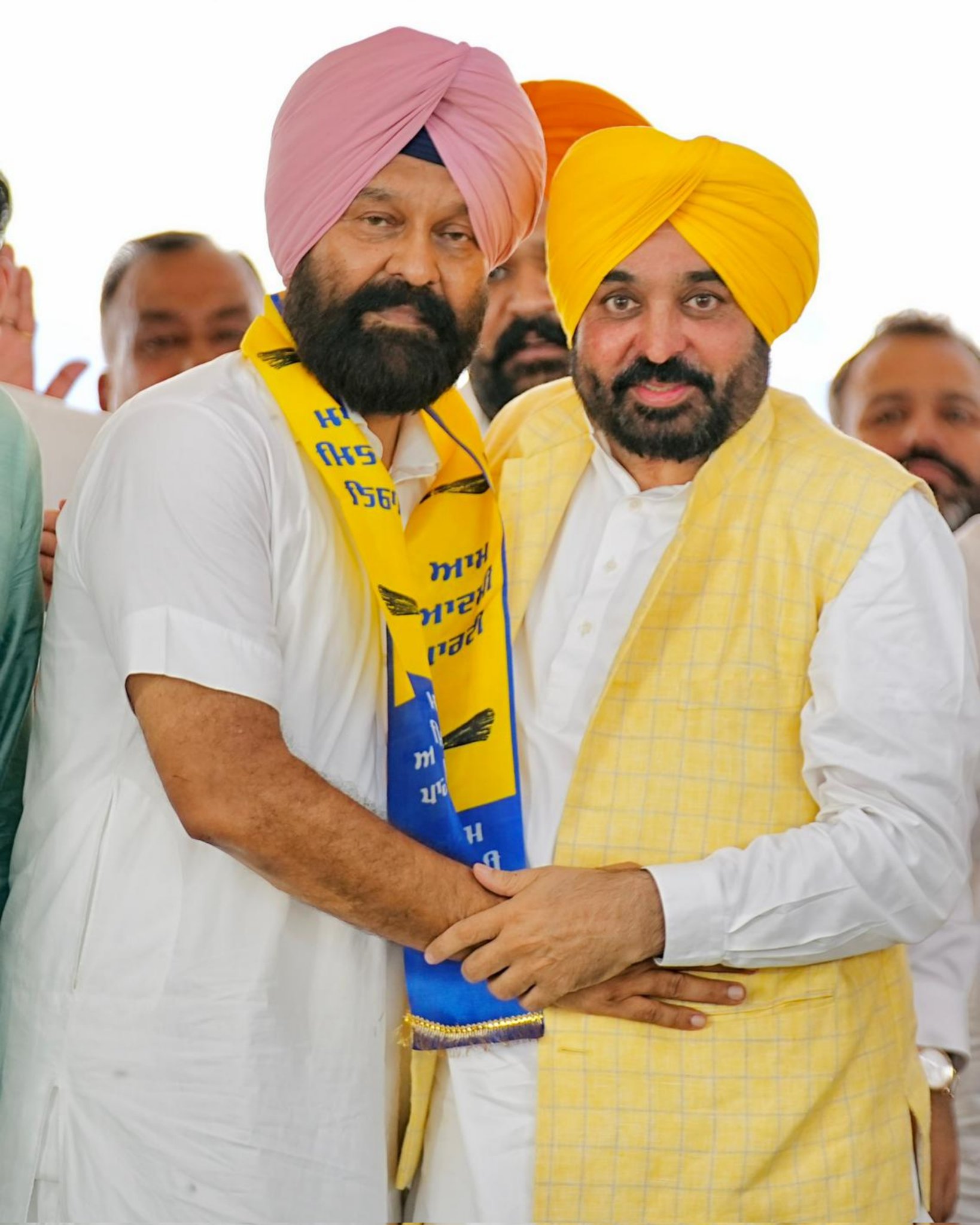 Latest Punjab News: Setback to Akali Dal as veteran Dimpy Dhillon switches to AAP