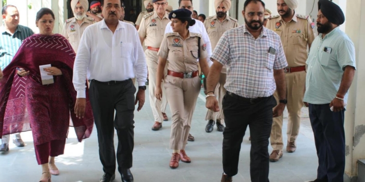PUNJAB NEWS: AMIDST HEIGHTENED SECURITY AHEAD OF I-DAY, PUNJAB POLICE CONDUCTS CORDON & SEARCH OPERATIONS AT DISTRICT & SUB-DIVISIONAL COURTS ACROSS STATE