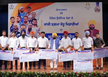 PUNJAB NEWS: CM FELICITATES MEMBERS OF INDIAN HOCKEY SQUAD FROM PUNJAB WITH CASH PRIZE