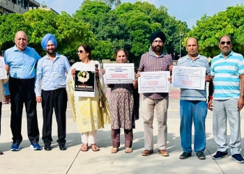 CHANDIGARH NEWS: PCS (Retd.) Officers Association holds protest at Sector 17 Plaza