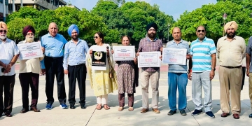 CHANDIGARH NEWS: PCS (Retd.) Officers Association holds protest at Sector 17 Plaza