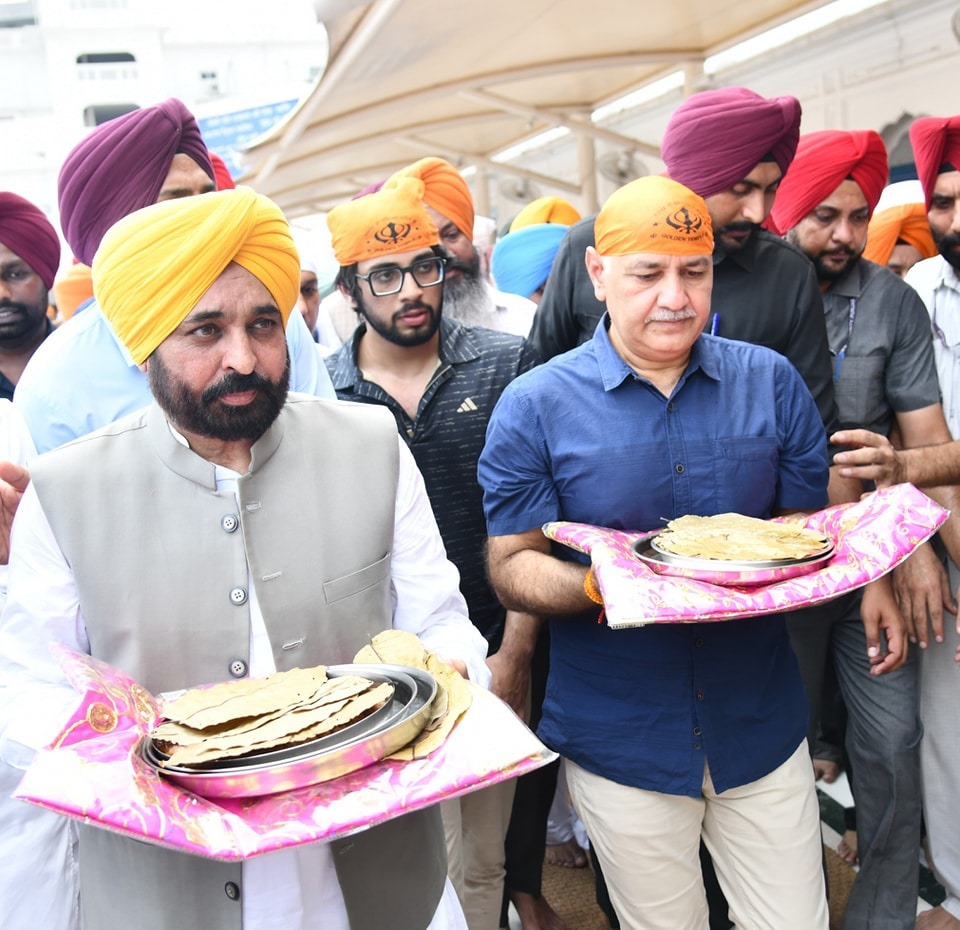 Latest News: ਸੀਐਮ ਭਗਵੰਤ ਮਾਨ ਅਤੇ ਮਨੀਸ਼ ਸਿਸੋਦੀਆ ਨੇ ਸ਼੍ਰੀ ਦਰਬਾਰ ਸਾਹਿਬ ਵਿਖੇ ਪਰਿਵਾਰ ਸਮੇਤ ਹੋਏ ਨਤਮਸਤਕ