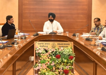 PUNJAB NEWS: PUNJAB FOOD MINISTER LAL CHAND KATARUCHAK MEETS UNION FOOD MINISTER PRALHAD JOSHI