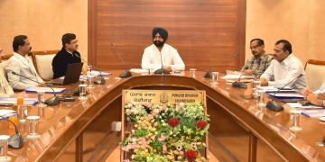 PUNJAB NEWS: PUNJAB FOOD MINISTER LAL CHAND KATARUCHAK MEETS UNION FOOD MINISTER PRALHAD JOSHI