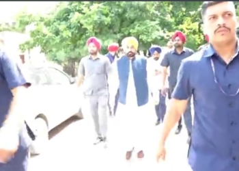 PUNJAB NEWS: WILL CHECK THE GOVERNMENT OFFICES ANY TIME SO PERFORM YOUR DUTY ZEALOUSLY: CM TO OFFICERS