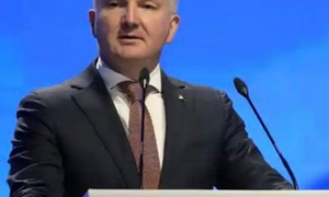 Australia to underwrite construction of six battery projects