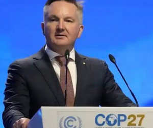 Australia to underwrite construction of six battery projects