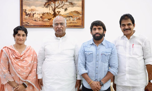 Vinesh Phogat, Bajrang Punia join Congress, may contest Haryana polls
