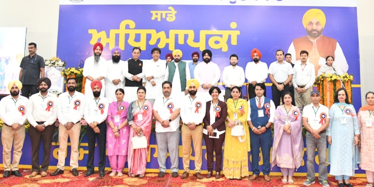PUNJAB CM ANNOUNCES TO FILL ALL THE VACANT POSTS OF PUNJABI TEACHERS IN GOVERNMENT SCHOOLS