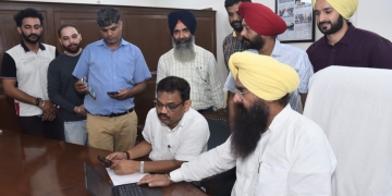 AGRICULTRE MINISTER LAUNCHES UNNAT KISAN MOBILE APP AS ONE-STOP SOLUTION FOR FARMERS TO AVAIL CRM MACHINES