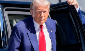 US election: Trump arrives in New York for final campaign rally