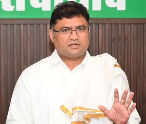 Haryana: Setback for BJP, Ashok Tanwar rejoins Congress in presence of Rahul Gandhi