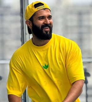 Vijay Deverakonda falls after losing his balance on stairs