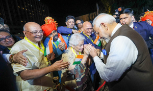 Indian Diaspora welcomes PM Modi with chants of ‘Vande Mataram’, ‘Bharat Mata Ki Jai’ in Nigeria