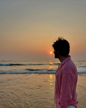 Kartik Aaryan spends quality time with ‘sea, sand and sun’