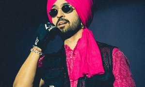 Diljit Dosanjh sings as man proposes marriage to girlfriend on stage