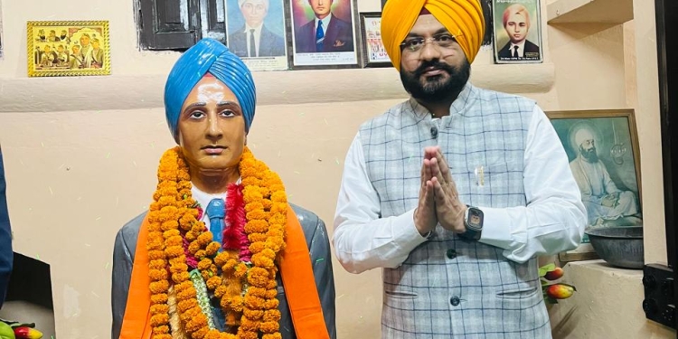 Cabinet Minister Tarunpreet Singh Sond pays floral tributes to Shaheed Kartar Singh Sarabha on his martyrdom day